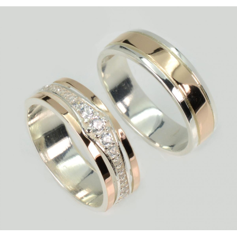 Пара обручальных колец