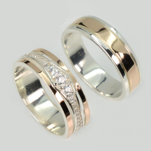 Пара обручальных колец