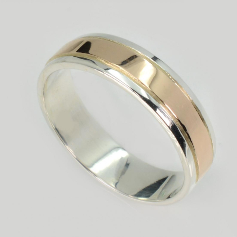 Обручальное кольцо с золотыми пластинами