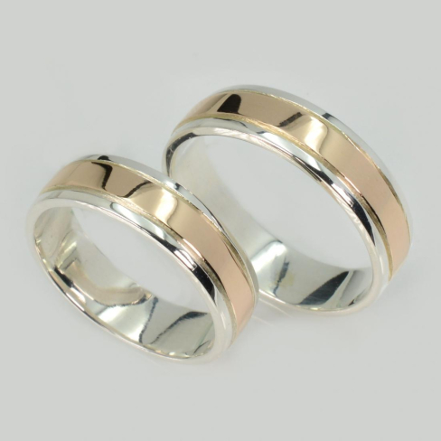 Пара обручальных колец
