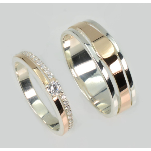 Пара обручальных колец