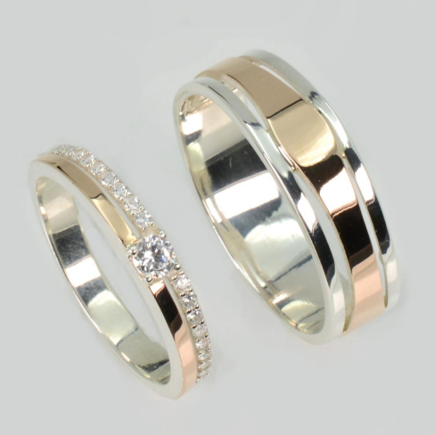 Пара обручальных колец