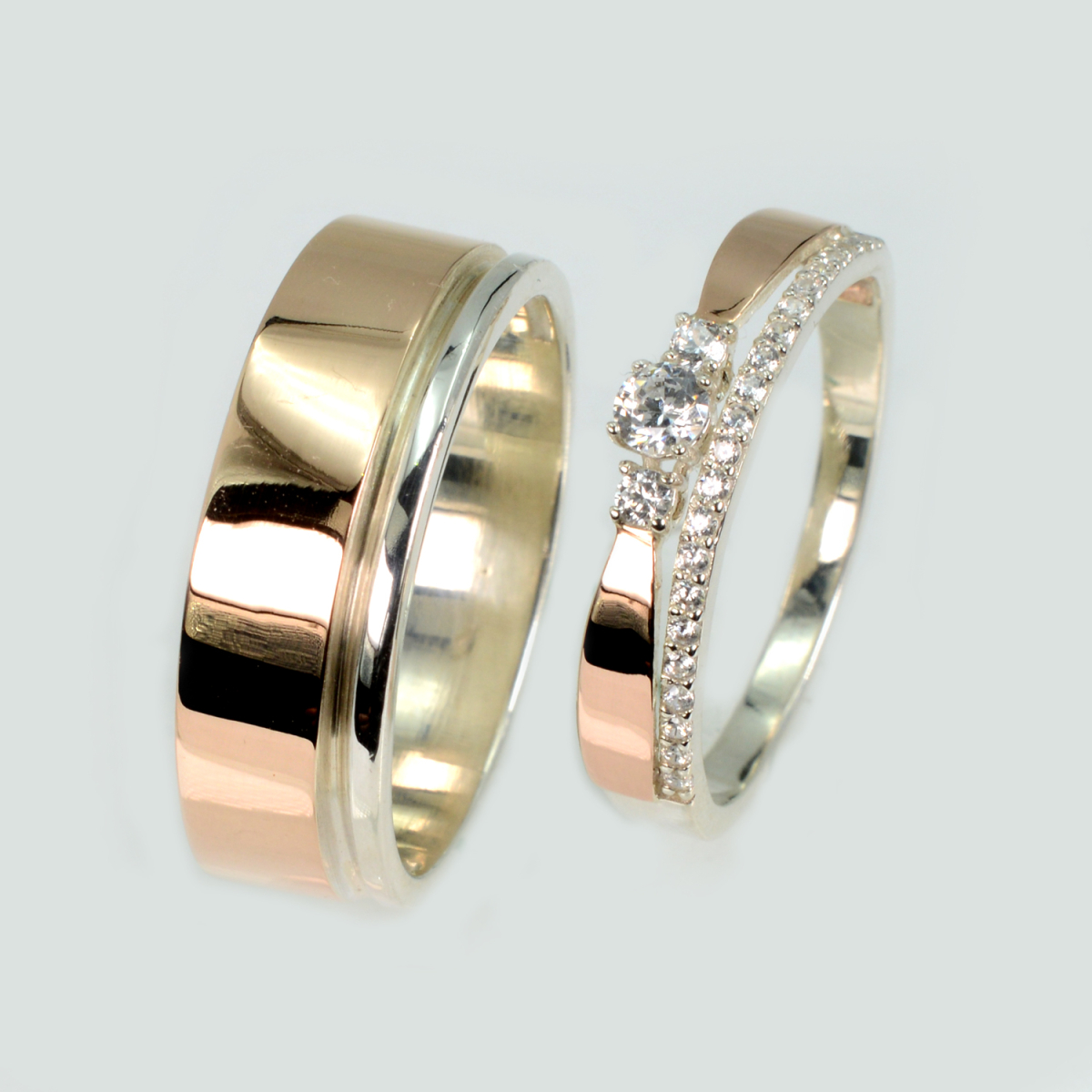 Пара серебряных обручальных колец с золотыми пластинами (Обр10283к)