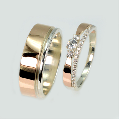 Пара серебряных обручальных колец с золотыми пластинами