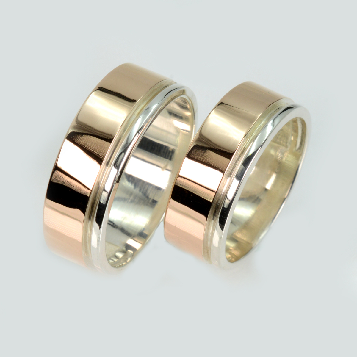 Пара серебряных обручальных колец с золотыми пластинами (Обр10Обр10)