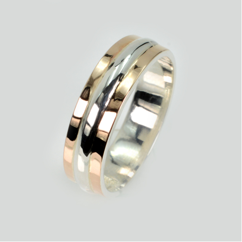 Обручальное кольцо из серебра с золотом