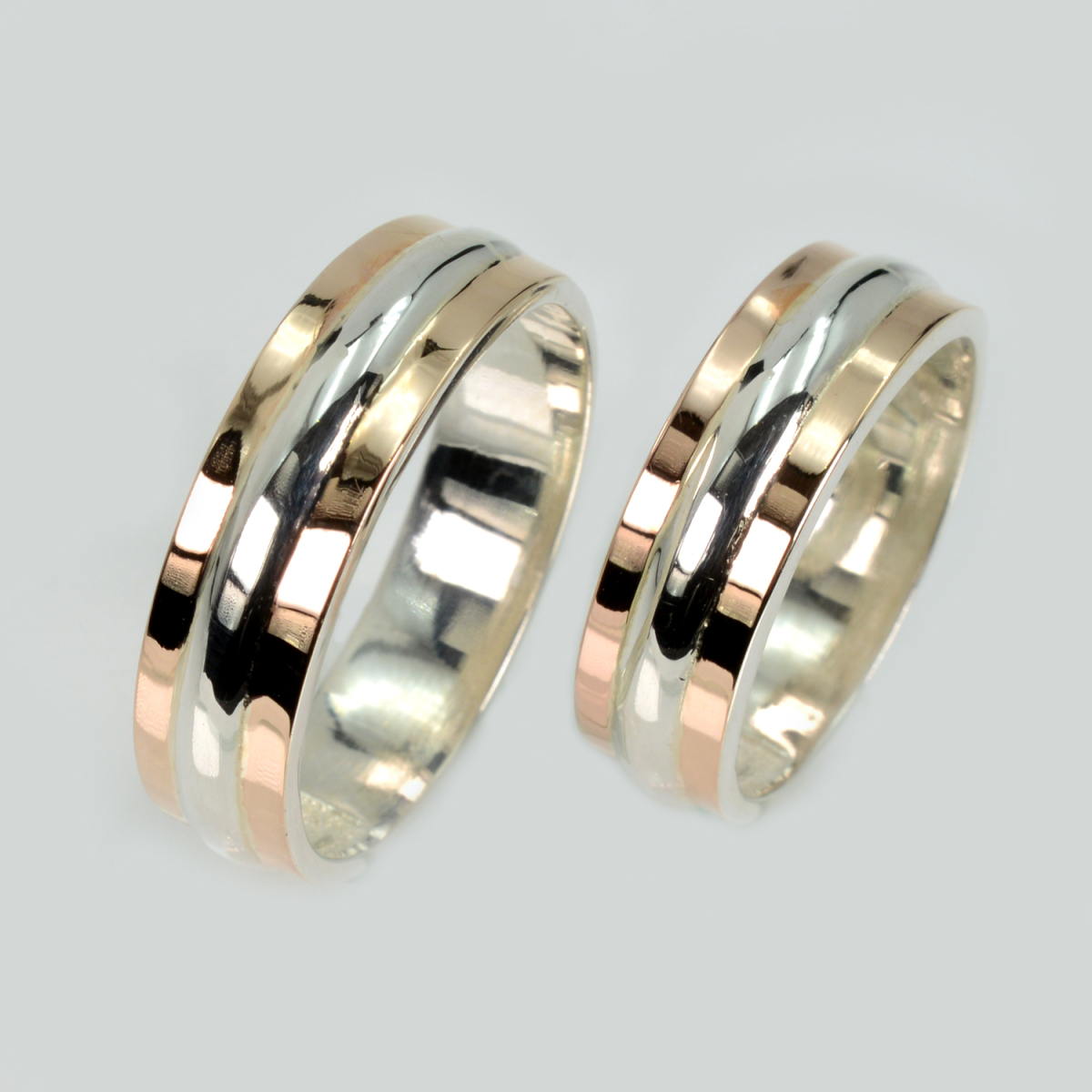 Пара серебряных обручальных колец с золотыми пластинами (Обр11Обр11)