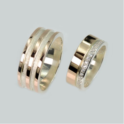 Пара обручальных колец из серебра с золотом