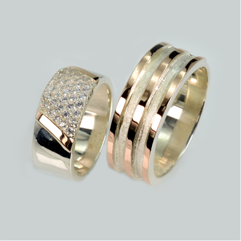 Пара обручальных колец из серебра с золотом