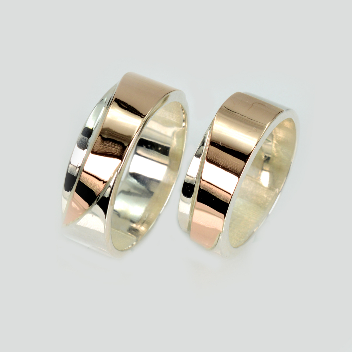 Пара серебряных обручальных колец с золотыми пластинами (Обр15Обр15)