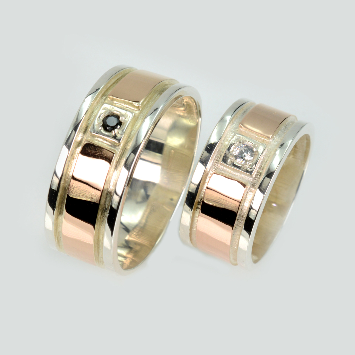 Пара серебряных обручальных колец с золотыми пластинами (Обр17Обр17)