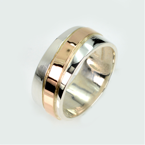 Обручальное кольцо из серебра с золотом