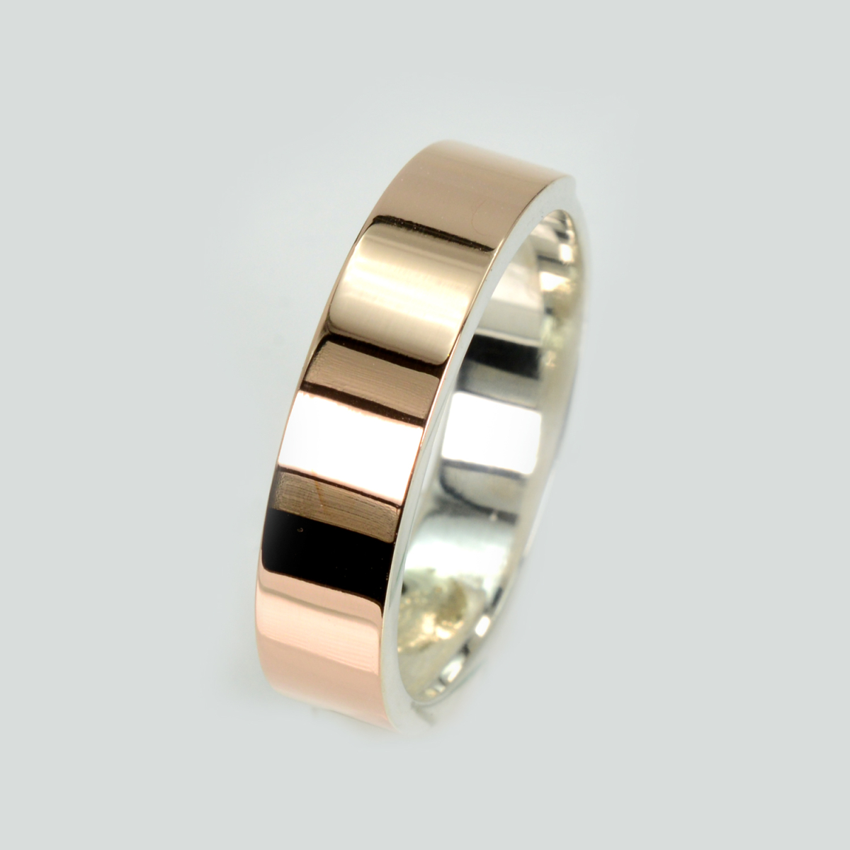 Серебряное обручальное кольцо с золотыми напайками, цена за одно кольцо (ОБР2)