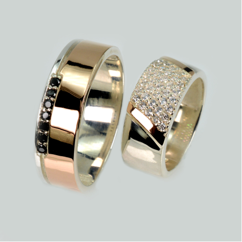 Пара обручальных колец из серебра с золотом