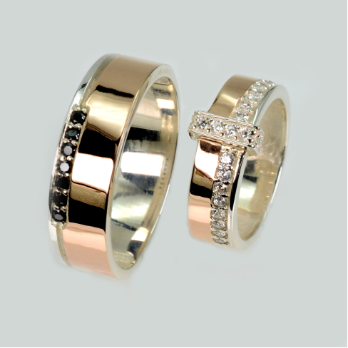 Пара обручальных колец из серебра с золотом