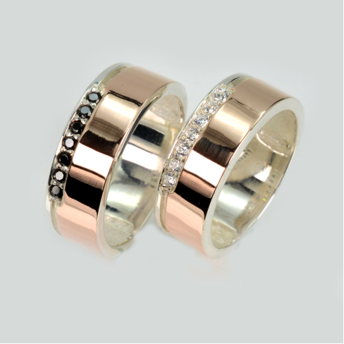 Пара серебряных обручальных колец с золотыми пластинами