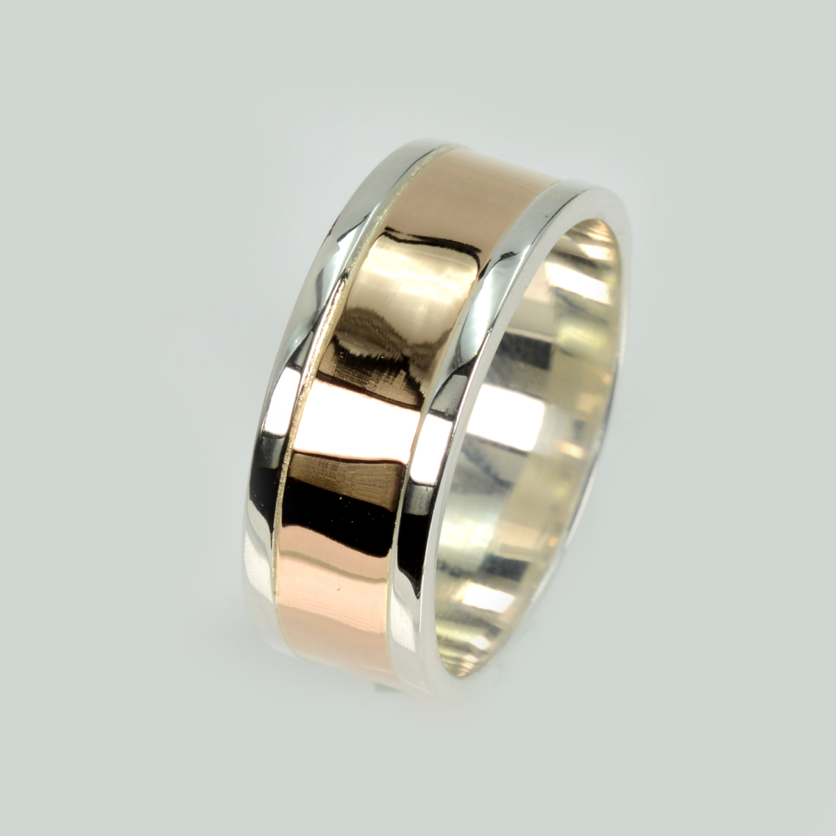 Серебряное обручальное кольцо с золотыми вставками, цена за одно кольцо (ОБР3)