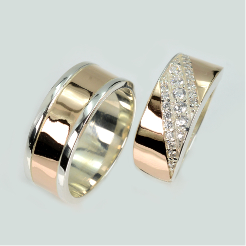 Пара обручальных колец