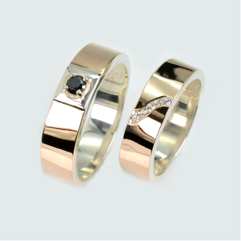 Пара обручальных колец из серебра с золотом