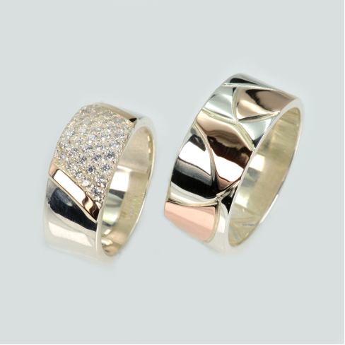 Пара обручальных колец из серебра с золотом