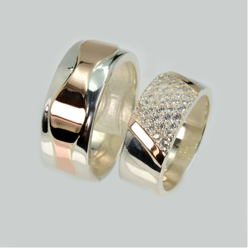 Пара обручальных колец из серебра с золотом