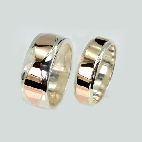 Пара обручальных колец из серебра с золотом