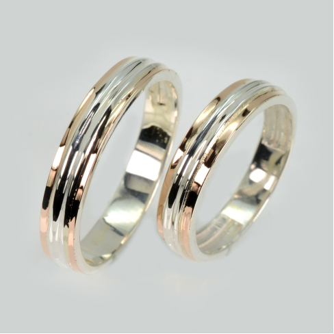 Пара серебряных обручальных колец с золотыми пластинами