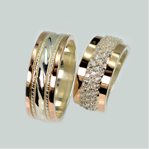 Пара обручальных колец из серебра с золотом