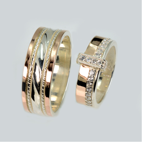 Пара обручальных колец из серебра с золотом