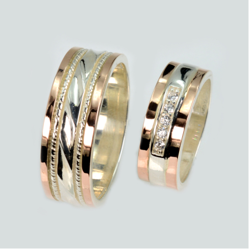 Пара обручальных колец из серебра с золотом