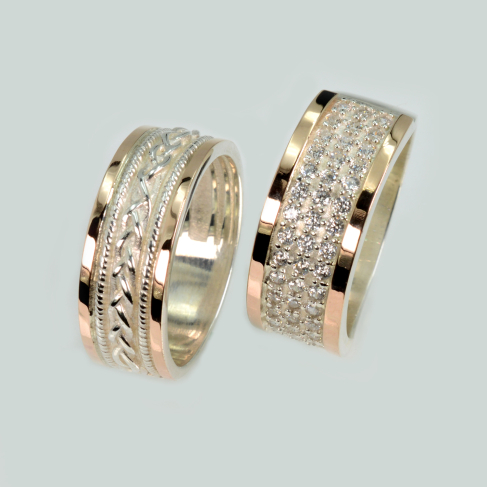 Пара обручальных колец из серебра с золотом