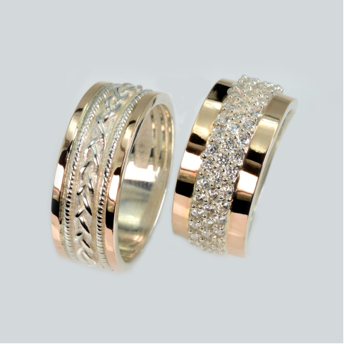 Пара обручальных колец из серебра с золотом