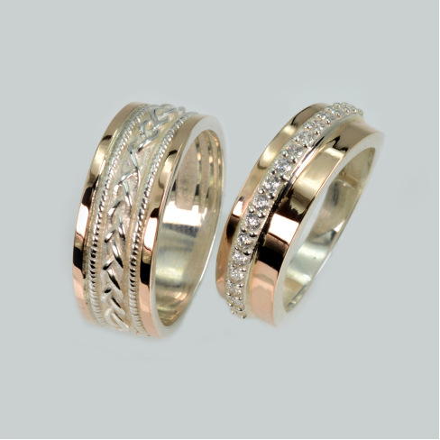 Пара обручальных колец из серебра с золотом