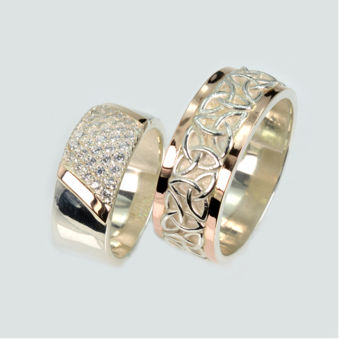 Пара обручальных колец из серебра с золотом