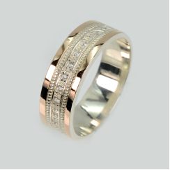 Обручальное кольцо с золотыми пластинами