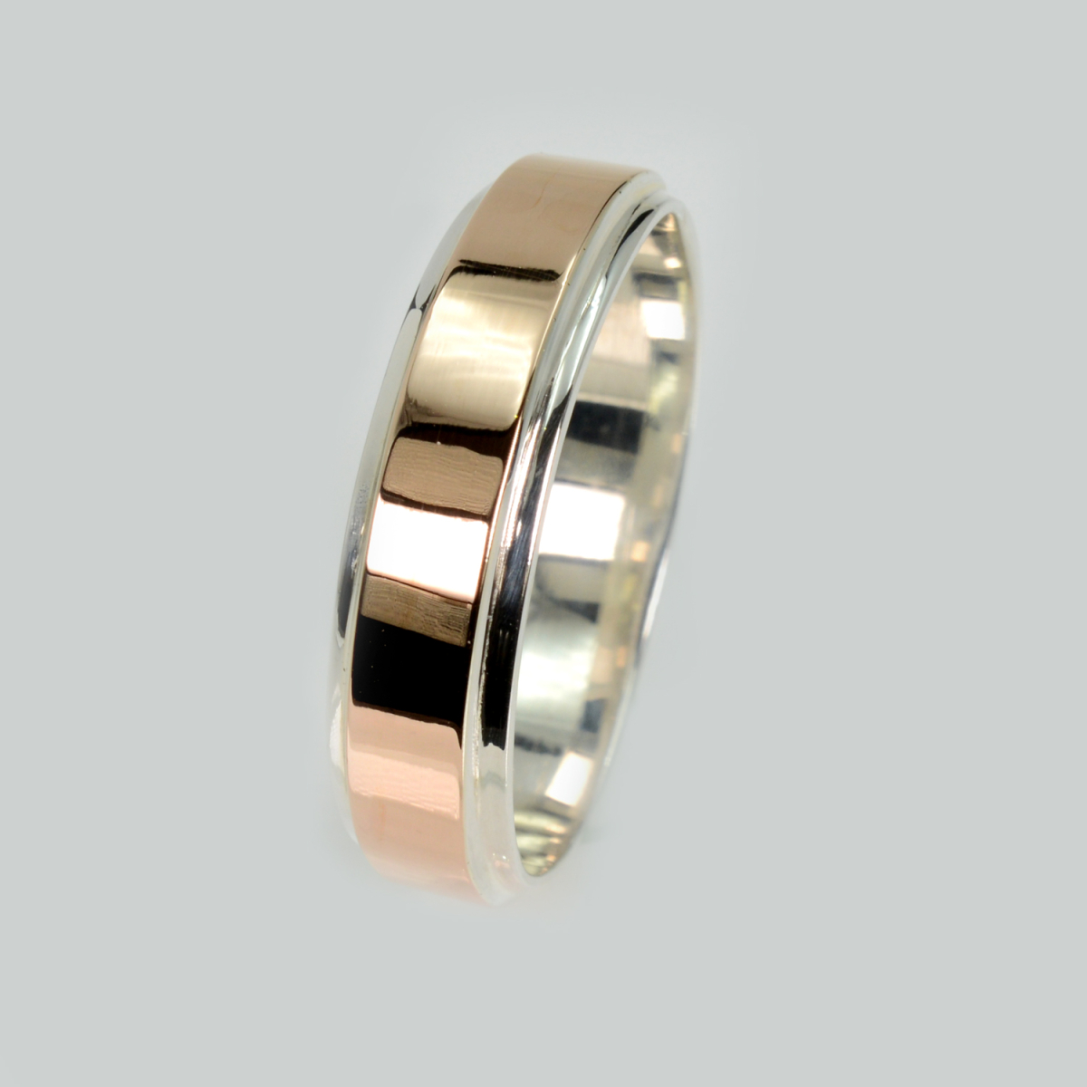 Серебряное обручальное кольцо с золотыми пластинами, цена за одно кольцо (ОБР5)