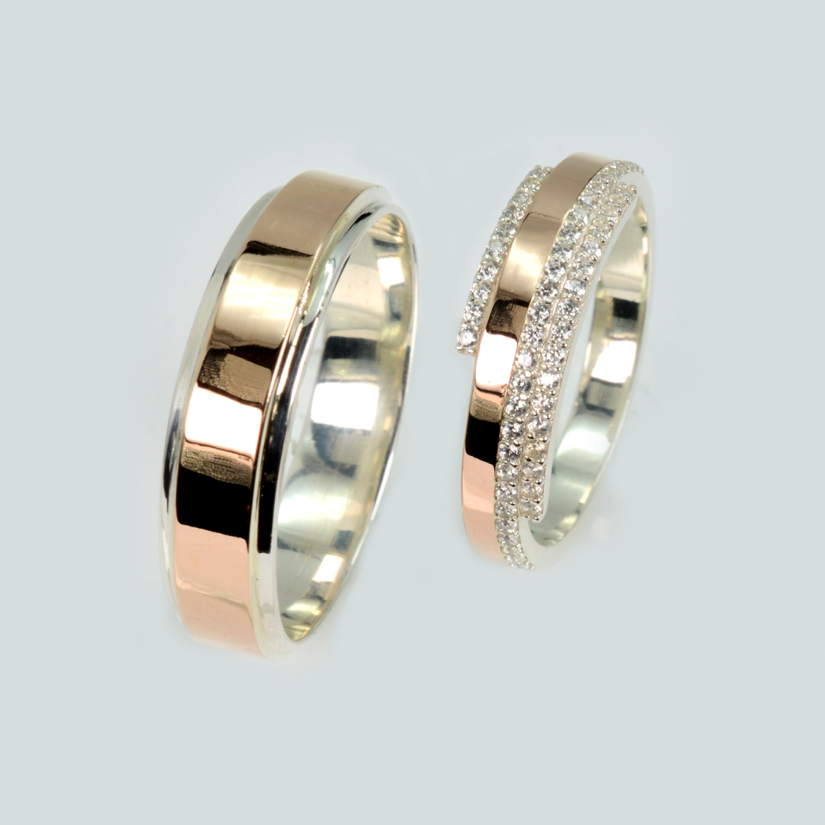 Пара серебряных обручальных колец с золотыми пластинами (Обр5277к)