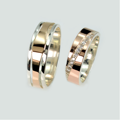 Пара серебряных обручальных колец с золотыми пластинами