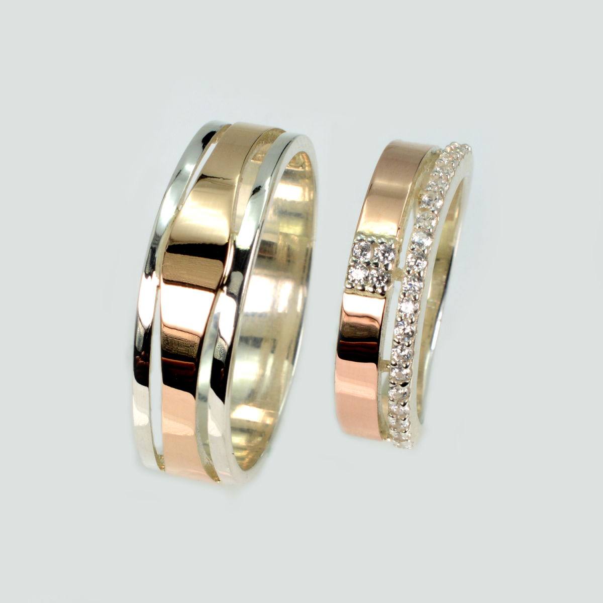 Пара серебряных обручальных колец с золотыми пластинами (Обр56121к)