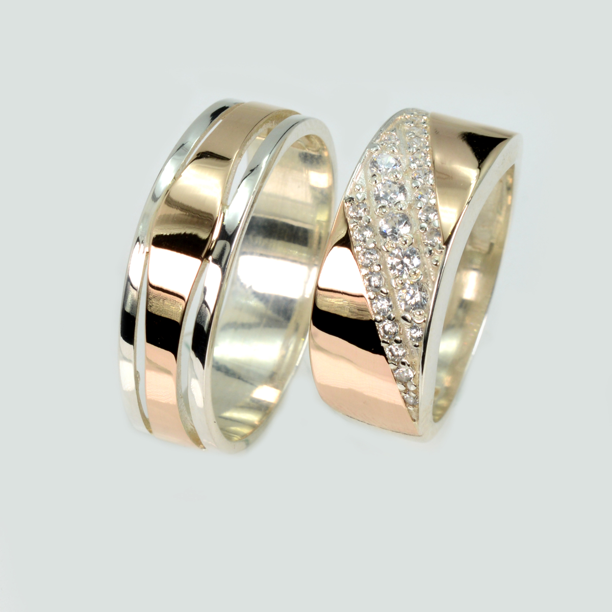 Пара серебряных обручальных колец с золотыми пластинами (Обр56123к)