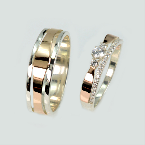 Пара серебряных обручальных колец с золотыми пластинами