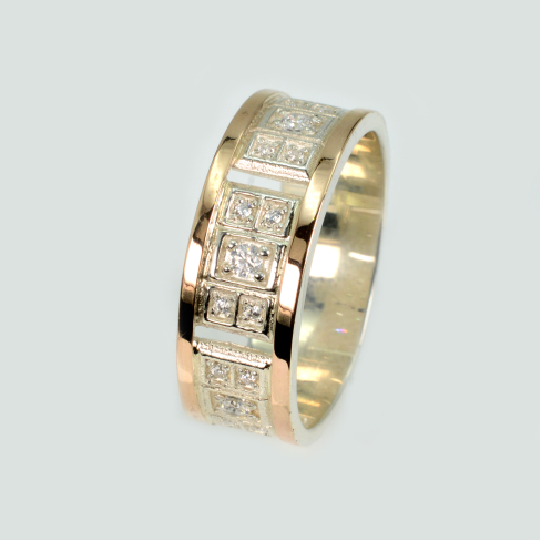 Обручальное кольцо с золотыми пластинами