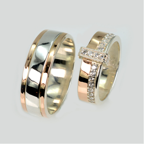 Пара серебряных обручальных колец с золотыми пластинами