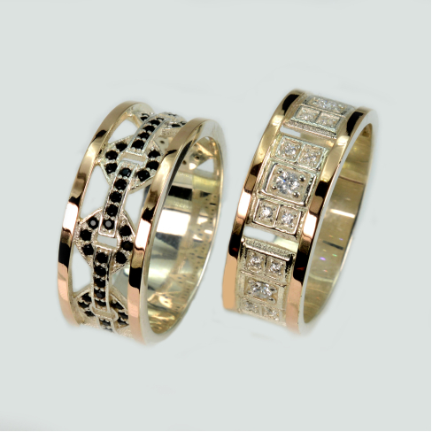 Пара серебряных обручальных колец с золотыми пластинами