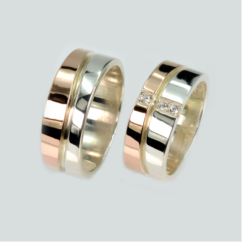 Пара обручальных колец