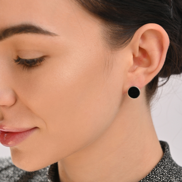 Серебряные серьги-гвоздики с ониксом (вк18)