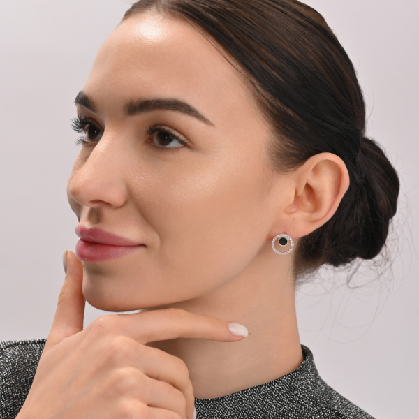 Серебряные серьги с ониксом (вк20)