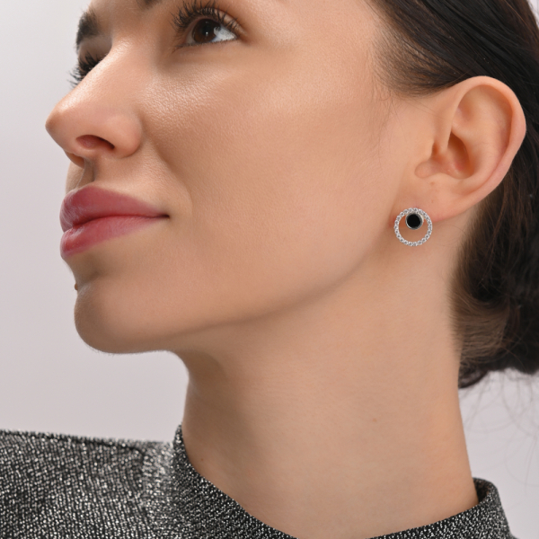 Серебряные серьги с ониксом (вк20)