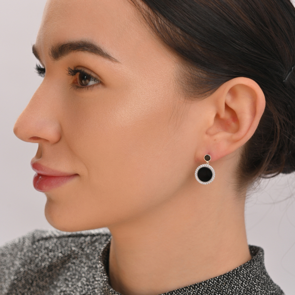 Серьги-гвоздики из серебра с ониксом (вк21)