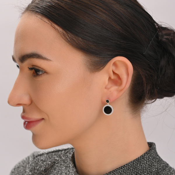 Серьги-гвоздики из серебра с ониксом (вк21)